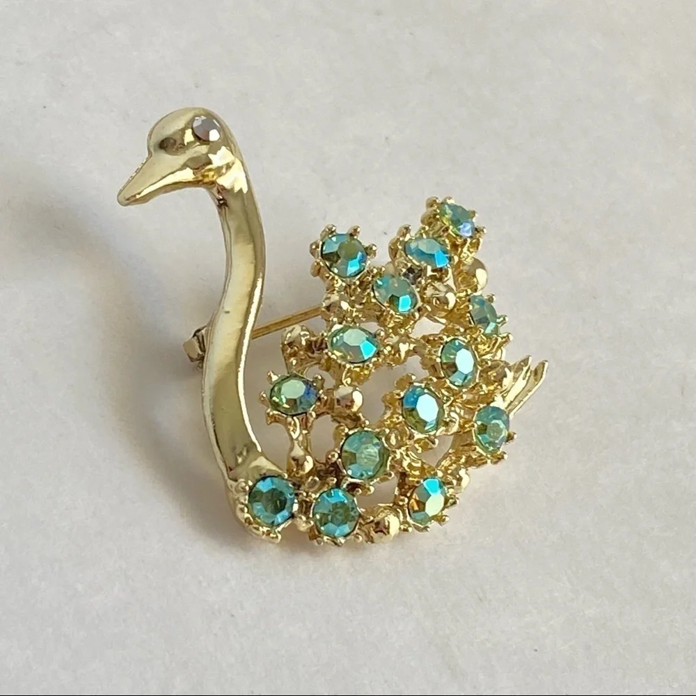 Vintage swan brooch